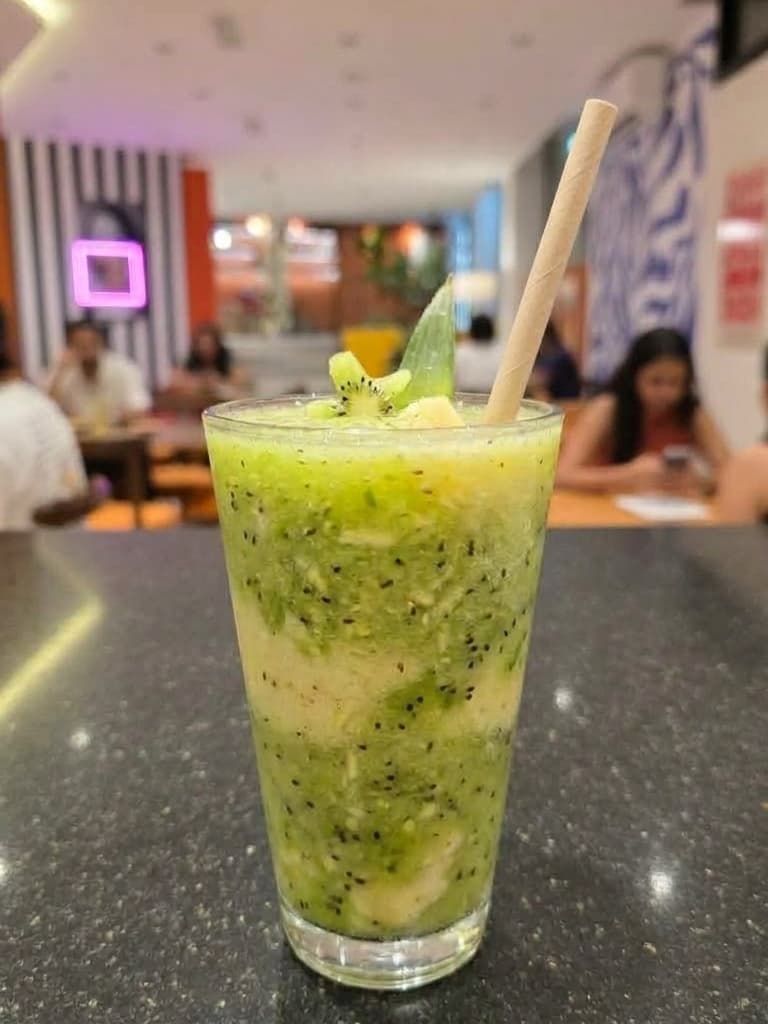 smoothie Kiwi Banana Pineapple